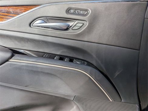 Used 2022 Cadillac Escalade Premium Luxury image 23