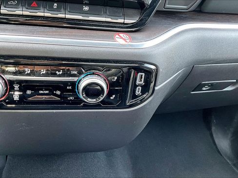 Used 2025 GMC Sierra 1500 SLT image 17