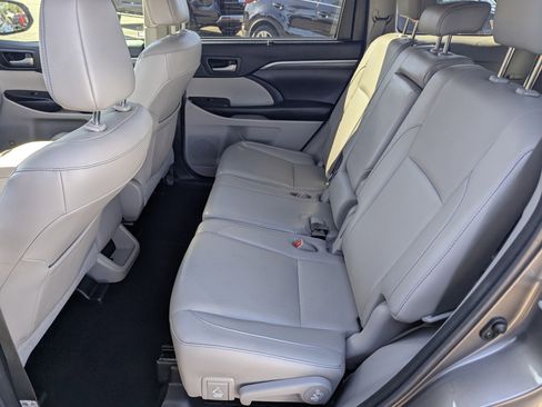 Used 2018 Toyota Highlander Limited image 7