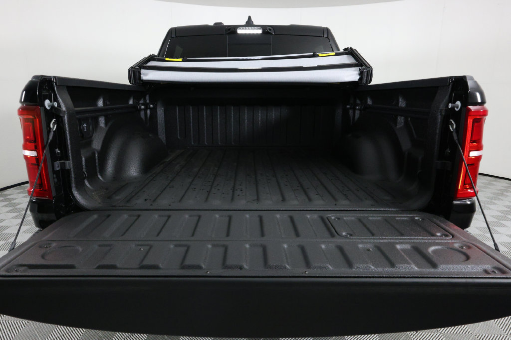 Used 2027 RAM 1500 4x4 Crew Cab image 8