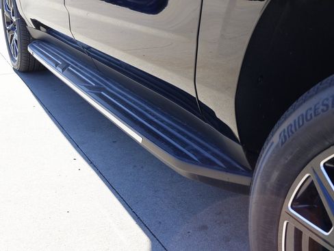 New 2025 Chevrolet Suburban Premier image 10