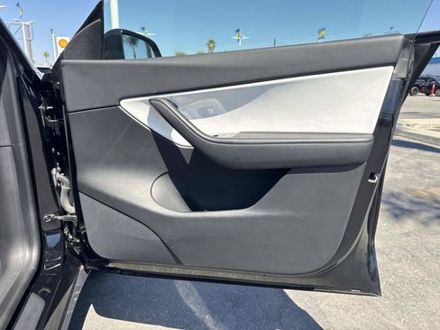 Used 2021 Tesla Model Y 2WD image 28