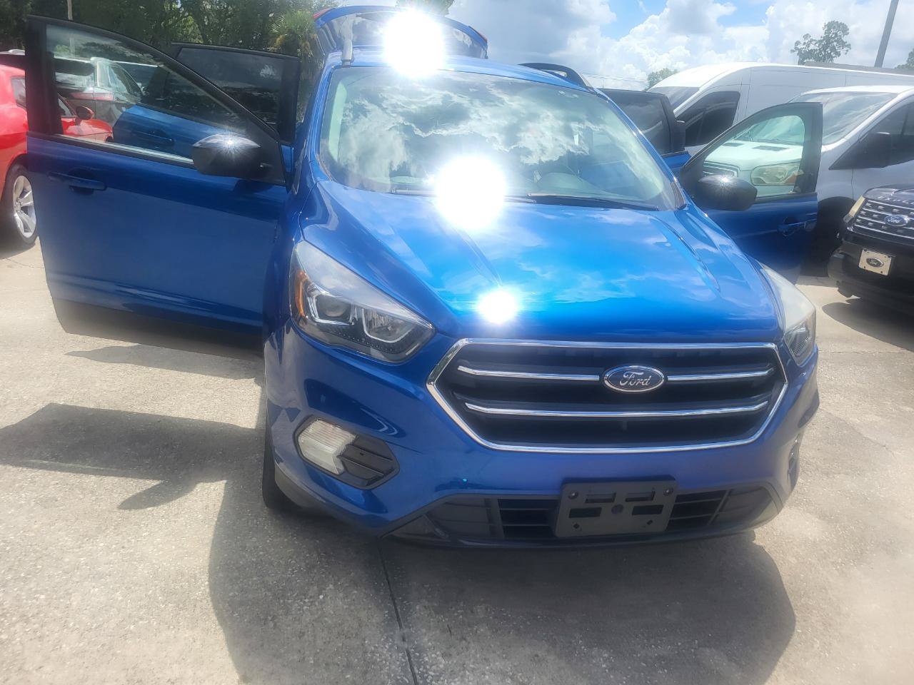 Used 2019 Ford Escape SE w/ SE Sport Appearance Package AWD/4WD image 39