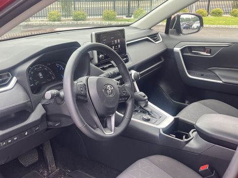 Certified 2025 Toyota RAV4 XLE w/ Convenience Package AWD/4WD image 5
