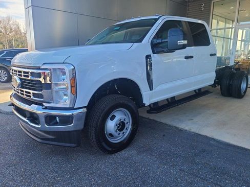 New 2026 Ford F350 XL w/ XL Chrome Package image 2