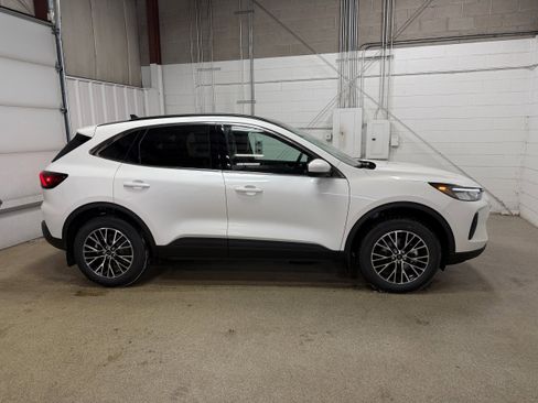 New 2026 Ford Escape SE FWD image 5