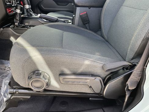 Used 2024 Jeep Wrangler Willys image 21