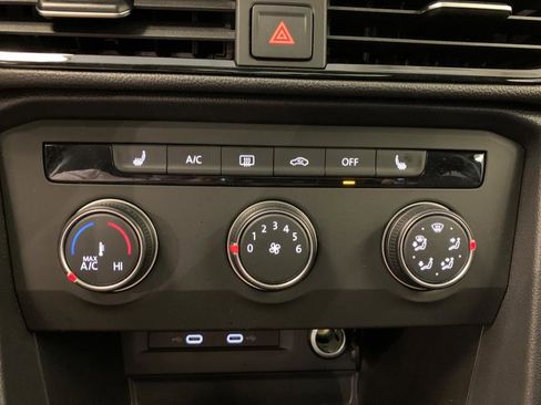 Used 2022 Volkswagen Taos SE image 36