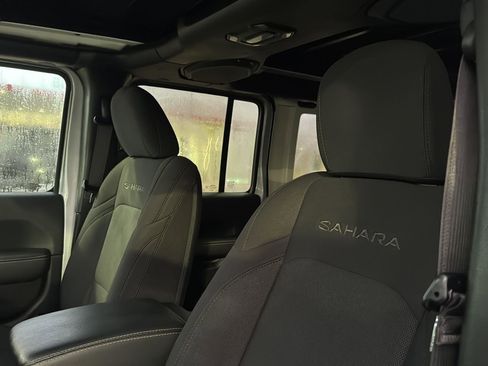 Used 2022 Jeep Wrangler Unlimited Sahara w/ Cold Weather Group image 26