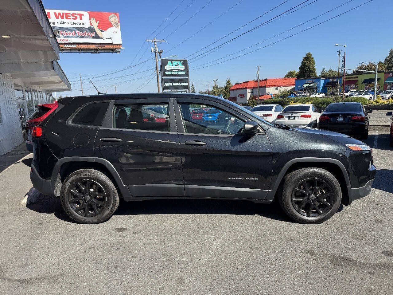 Used 2015 Jeep Cherokee Sport AWD/4WD image 9