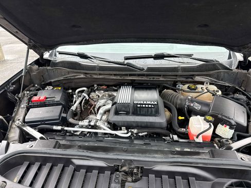 Used 2024 Chevrolet Silverado 1500 ZR2 w/ Technology Package AWD/4WD image 9