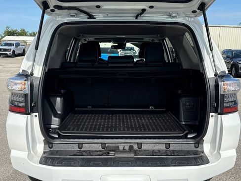 Used 2022 Toyota 4Runner SR5 Premium w/ Moonroof Package RWD image 27