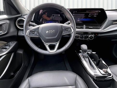 Used 2024 Chevrolet Trax ACTIV w/ Driver Confidence Package image 2