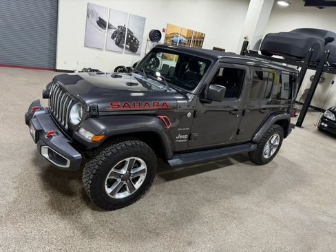 Used 2020 Jeep Wrangler Unlimited Sahara w/ Uconnect 4C Nav & Sound Group AWD/4WD image 9