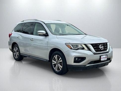 Used 2019 Nissan Pathfinder SL image 3