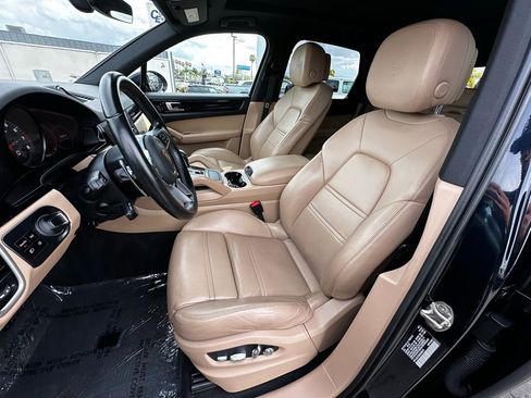 Used 2021 Porsche Cayenne AWD/4WD image 12