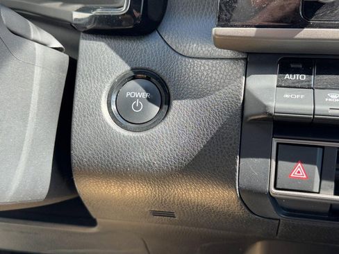 Used 2025 Toyota Camry Hybrid image 21