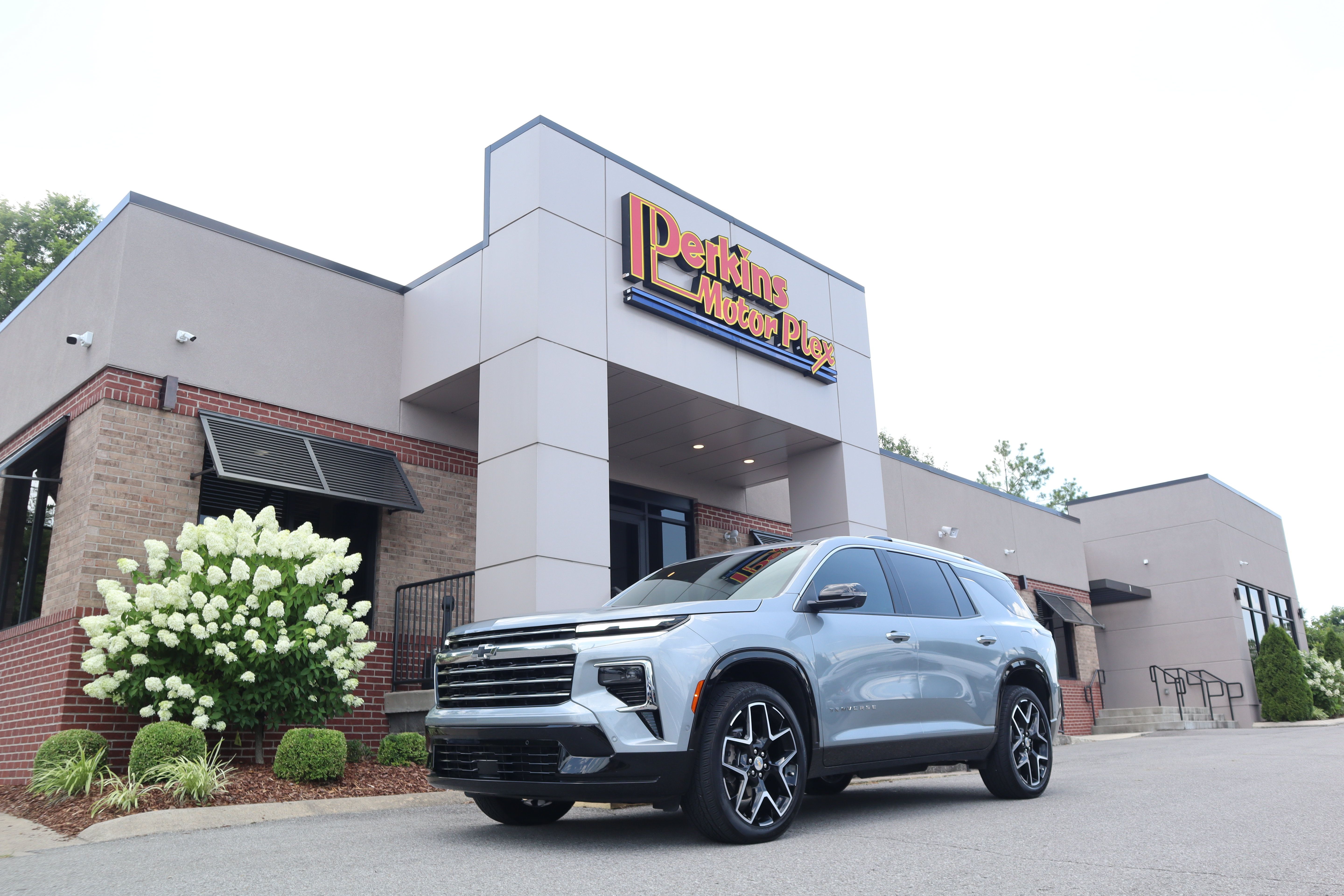 Used 2025 Chevrolet Traverse High Country FWD image 40