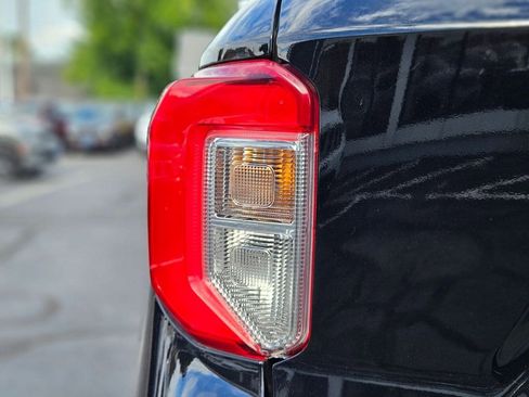 Used 2022 Ford Explorer XLT w/ Equipment Group 202A image 9