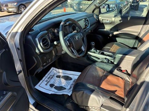 Used 2021 Toyota Tacoma TRD Off-Road image 11