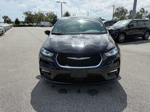 Used 2024 Chrysler Pacifica Touring-L FWD image 8