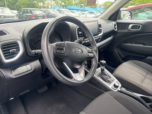 Used 2025 Hyundai Venue SEL FWD image 10
