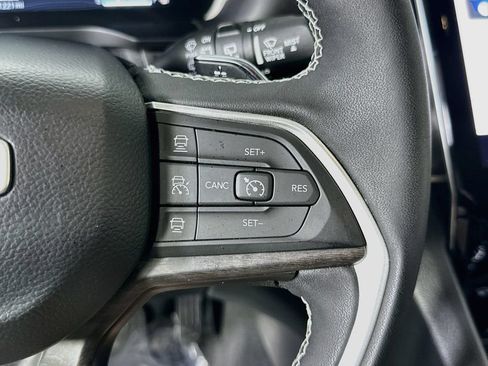 Used 2023 Jeep Grand Cherokee Limited AWD/4WD image 24