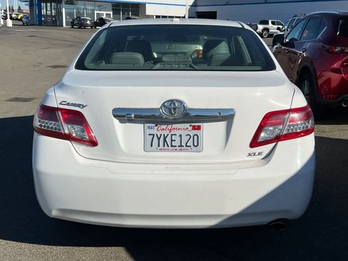 Used 2011 Toyota Camry XLE image 5