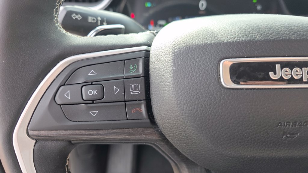 Used 2023 Jeep Grand Cherokee 4WD 4xe w/ Luxury Tech Group II image 16