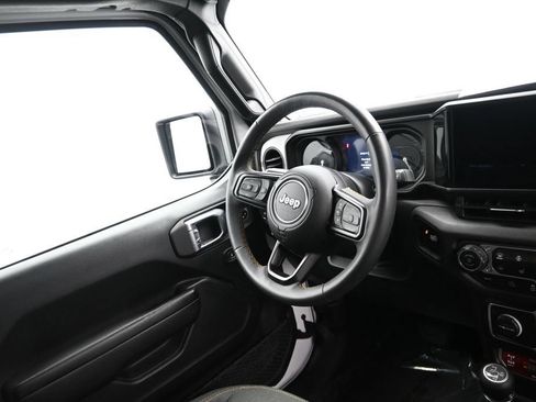 Used 2024 Jeep Wrangler Unlimited AWD/4WD image 16