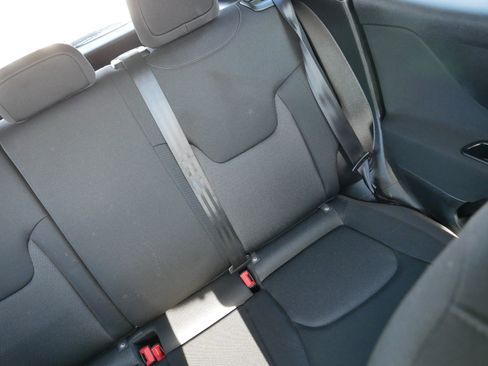 Used 2020 Jeep Renegade Sport image 14