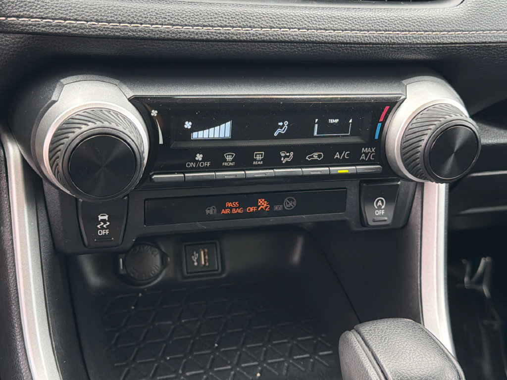 Used 2024 Toyota RAV4 LE AWD/4WD image 23
