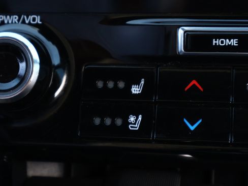 Used 2021 Toyota Highlander Platinum image 5