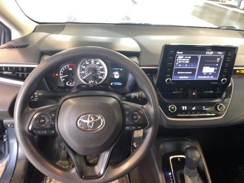 Used 2022 Toyota Corolla LE image 12