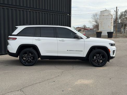 Used 2024 Jeep Grand Cherokee Altitude image 6