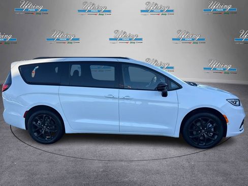 New 2026 Chrysler Pacifica Limited w/ S Appearance Package image 2