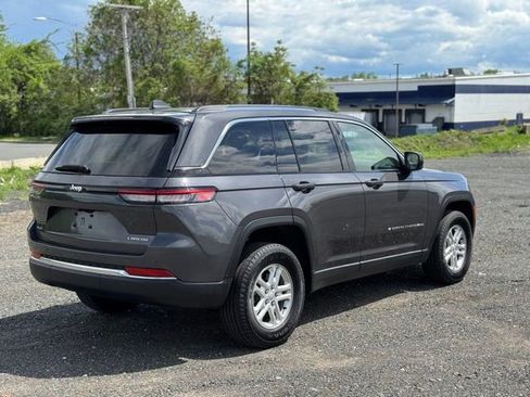 Certified 2023 Jeep Grand Cherokee Laredo image 5