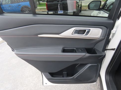 Certified 2025 Ford Explorer Active RWD image 20