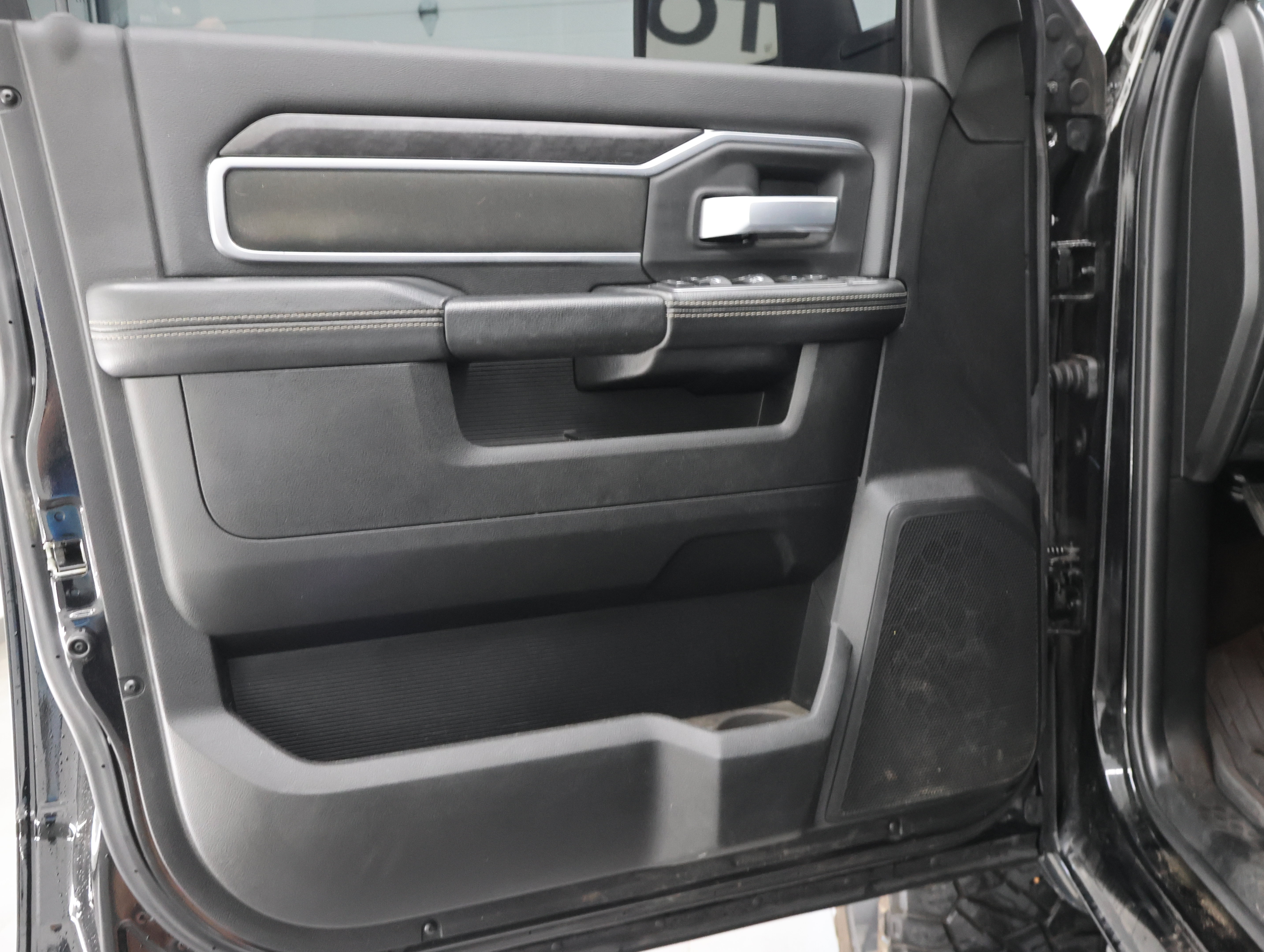 Used 2024 RAM 2500 Big Horn w/ Night Edition AWD/4WD image 33