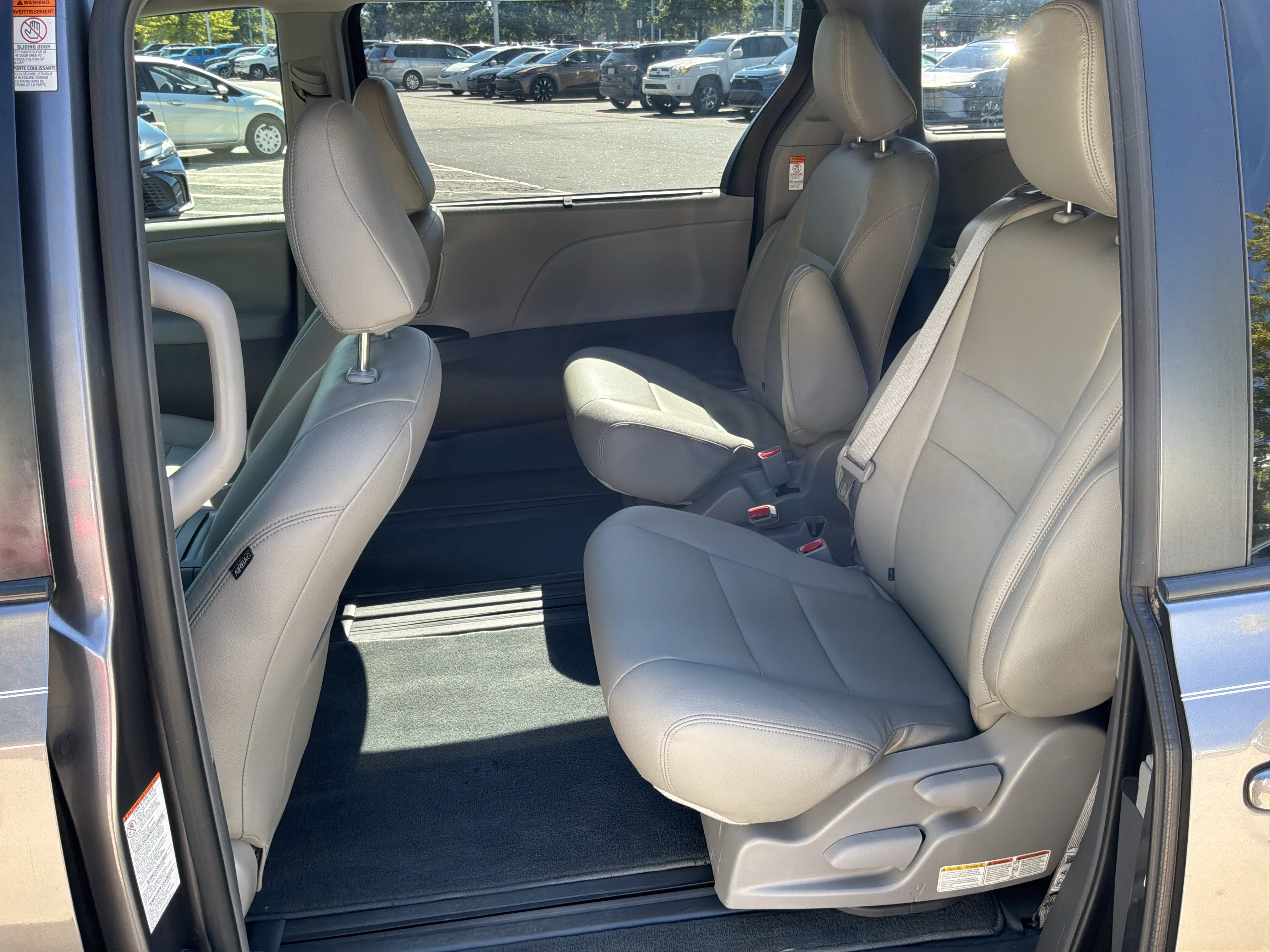 Used 2019 Toyota Sienna LE FWD image 29