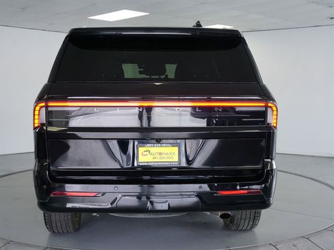 Used 2025 Lincoln Navigator Reserve image 14