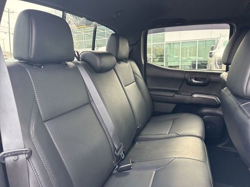 Used 2021 Toyota Tacoma Limited image 28