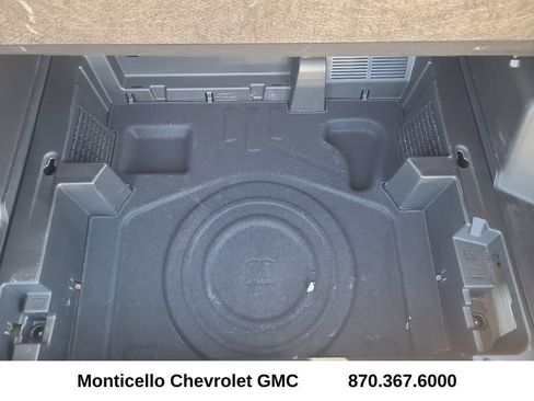 Used 2024 GMC Terrain SLE w/ Driver Convenience Package FWD image 30