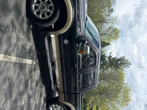 Used 2011 Ford F250 Lariat w/ Lariat Interior Pkg image 5