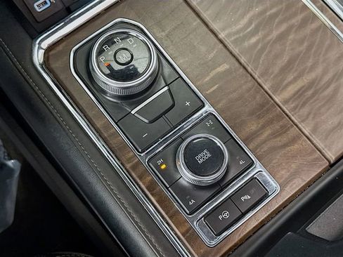 Used 2019 Ford Expedition Max Platinum image 17