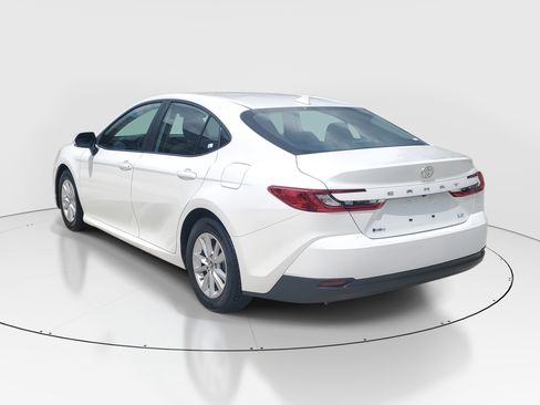 Used 2025 Toyota Camry LE FWD image 5