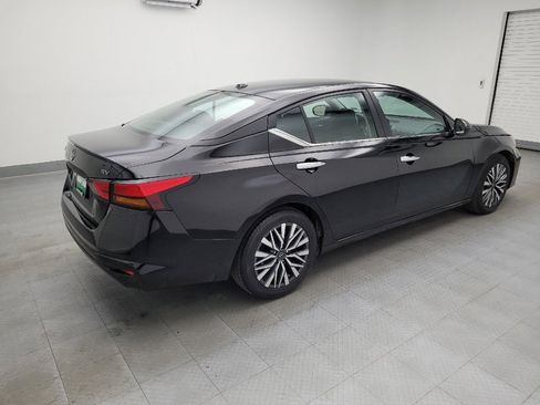 Used 2024 Nissan Altima 2.5 SV image 10