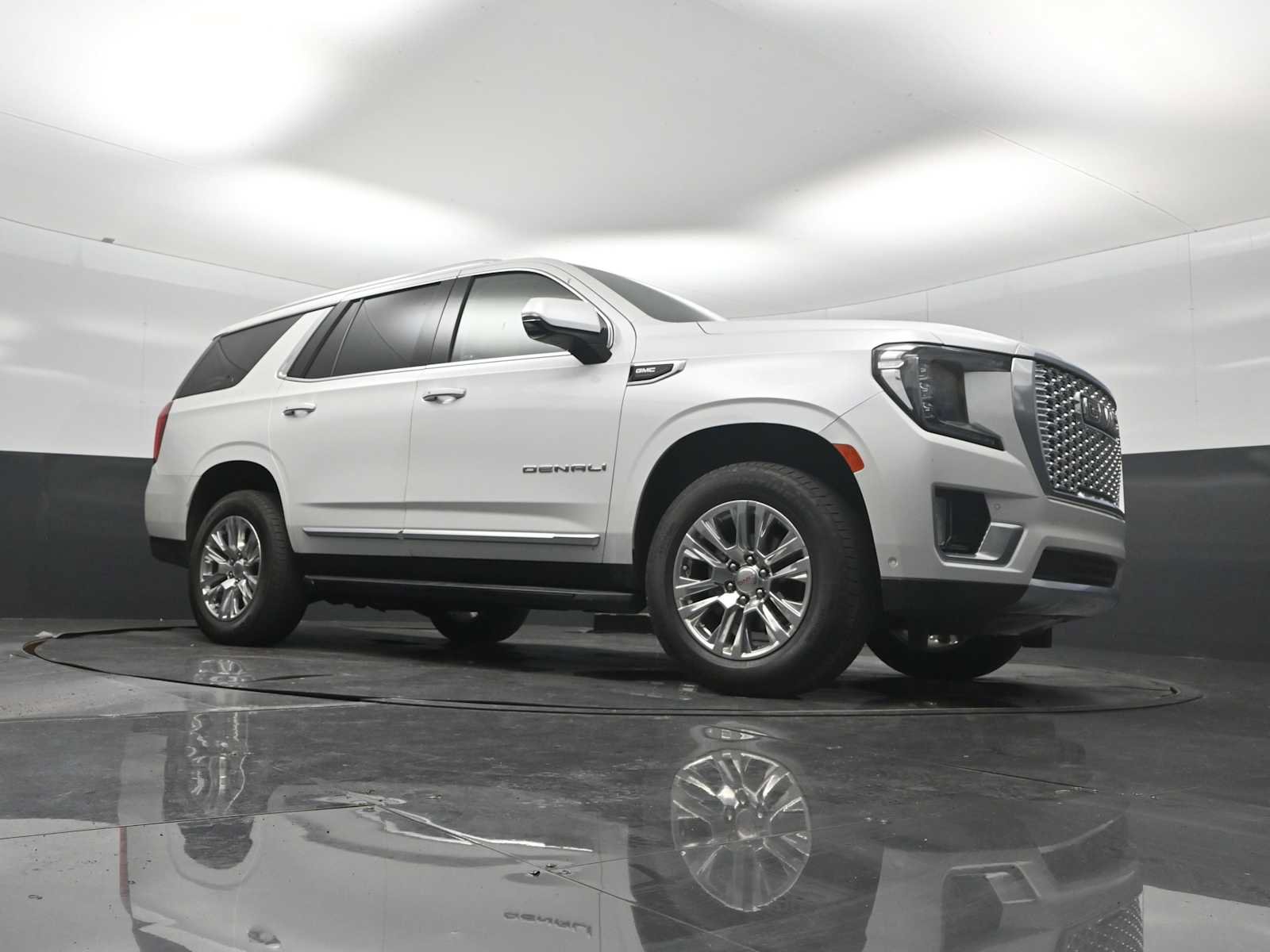 Used 2024 GMC Yukon Denali w/ Advanced Technology Package AWD/4WD image 25