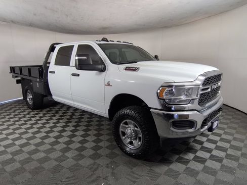 Used 2024 RAM 2500 Tradesman w/ Chrome Appearance Group AWD/4WD image 3