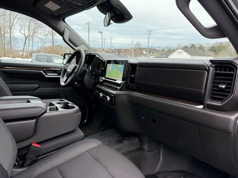 Used 2023 GMC Sierra 1500 SLE image 16